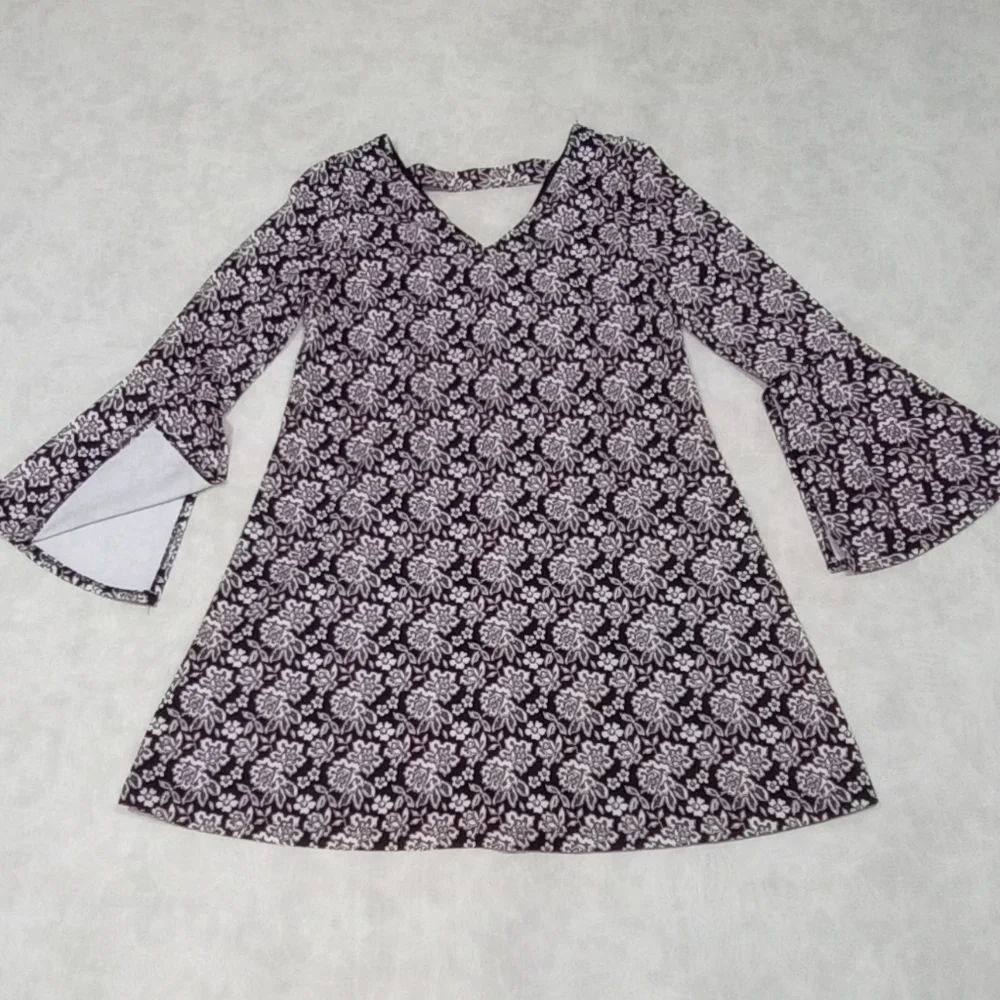 SIGNATURE ROBBIE BEE Black with Red Accents Floral Print Split Bell Slee… - Picture 4 of 9